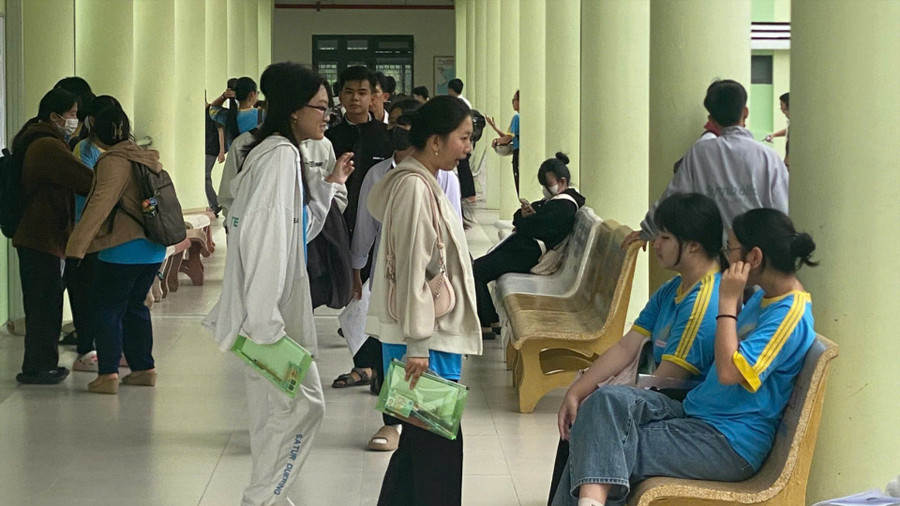 Thí sinh trên địa bàn tỉnh Đồng Tháp đánh giá đề thi môn Ngữ Văn không khó, lại gần gũi. Ảnh: Mình Hoàng. img-20250626-102447-8286.jpg