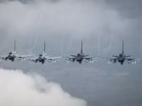 Tiết lộ cách J-10CE Pakistan bắn hạ Rafale và Su-30MKI không cần máy bay AWACS