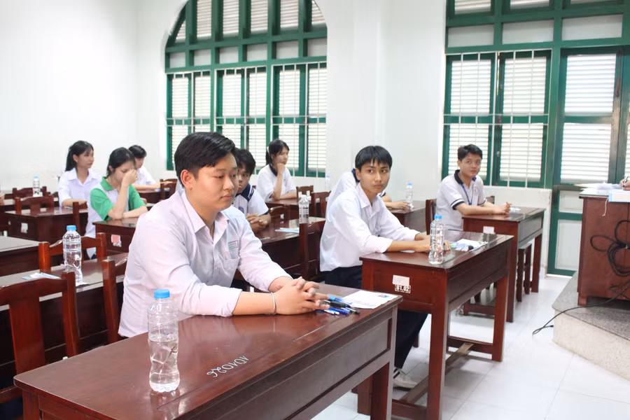 Học sinh tham dự kỳ thi chọn học sinh giỏi THPT cấp tỉnh tại Đồng Tháp.