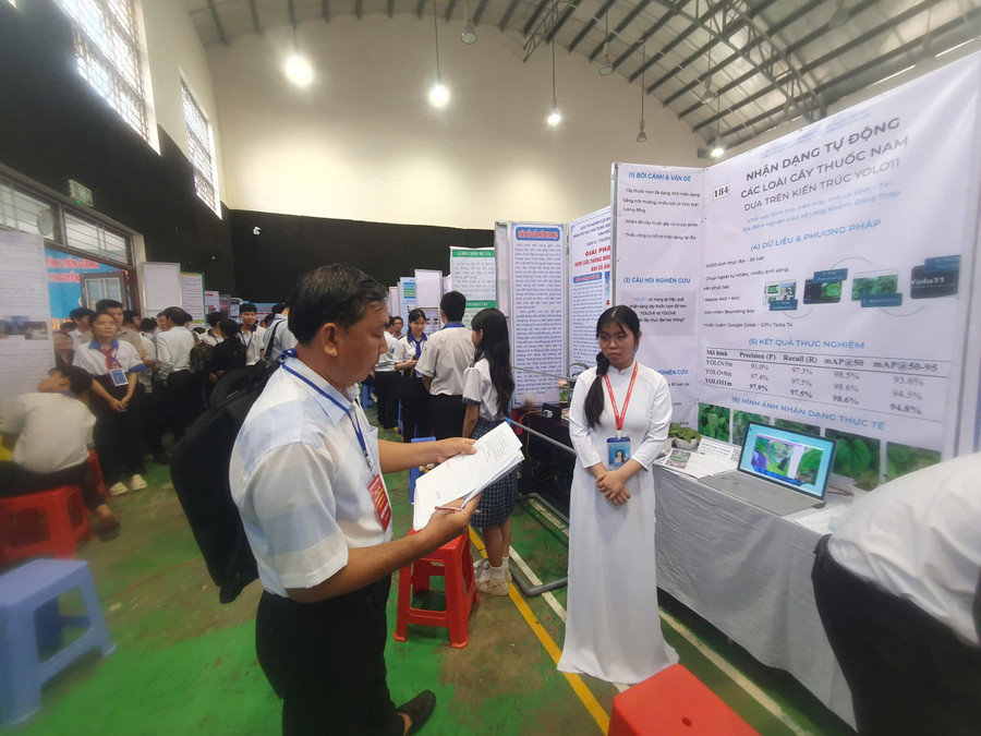 Các sản phẩm dự thi tại Cuộc thi Khoa học kỹ thuật cấp tỉnh của học sinh tỉnh Đồng Tháp.