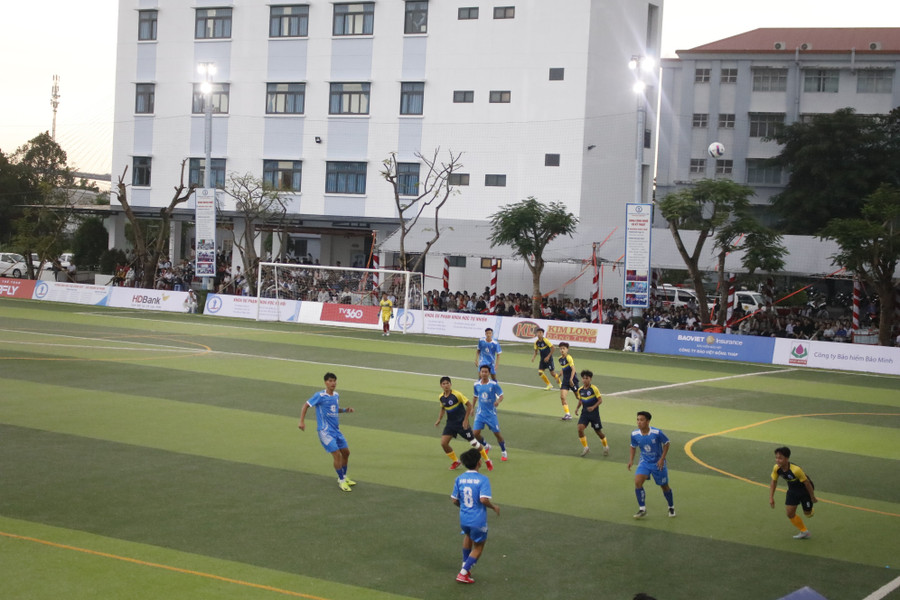 Ngay sau lễ khai mạc, trường Đại học Đồng Tháp có trận đấu hấp dẫn với trường Đại học Trà Vinh. hinh-5.jpg