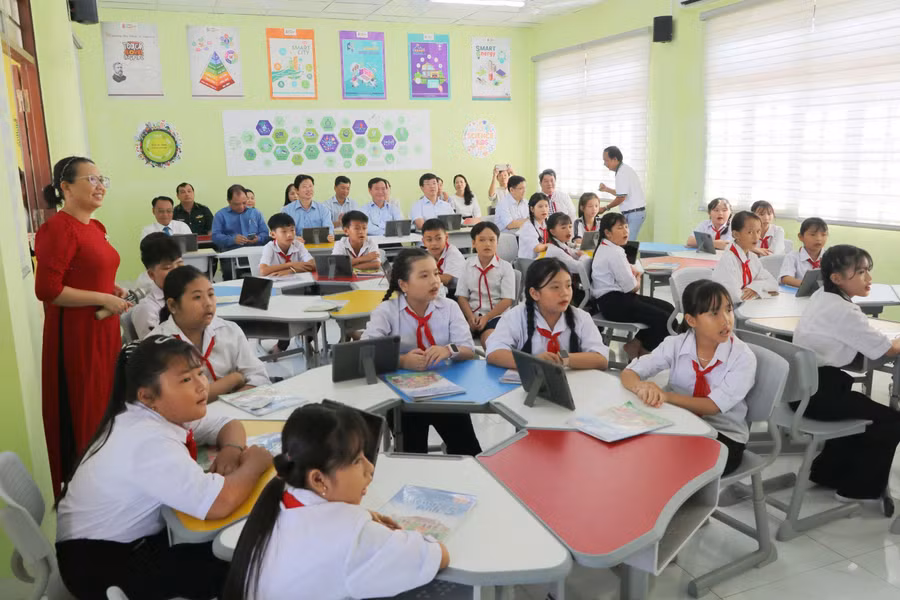 Thời gian qua, ngành Giáo dục tỉnh Đồng Tháp đẩy mạnh áp dụng khoa học công nghệ, chuyển đổi số trong trường học.