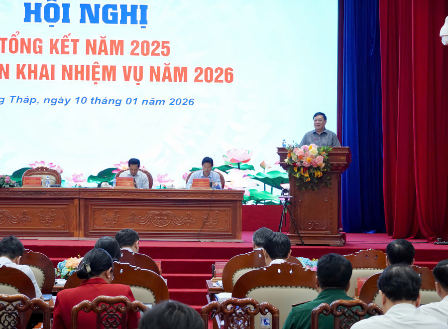 Chủ tịch UBND tỉnh Đồng Tháp Phạm Thành Ngại phát biểu tại Hội nghị.