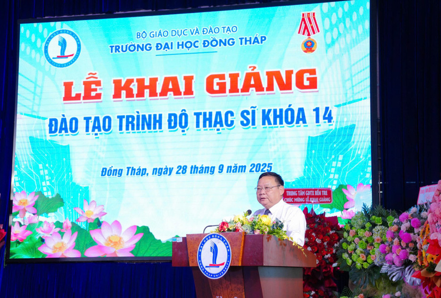 PGS.TS Hồ Văn Thống, Hiệu trưởng Trường Đại học Đồng Tháp phát biểu chào đón tân học viên thạc sĩ. Ảnh: H. Phong. z7058489214059-23c0b48235880aa01e46a21dd33f75d2.jpg