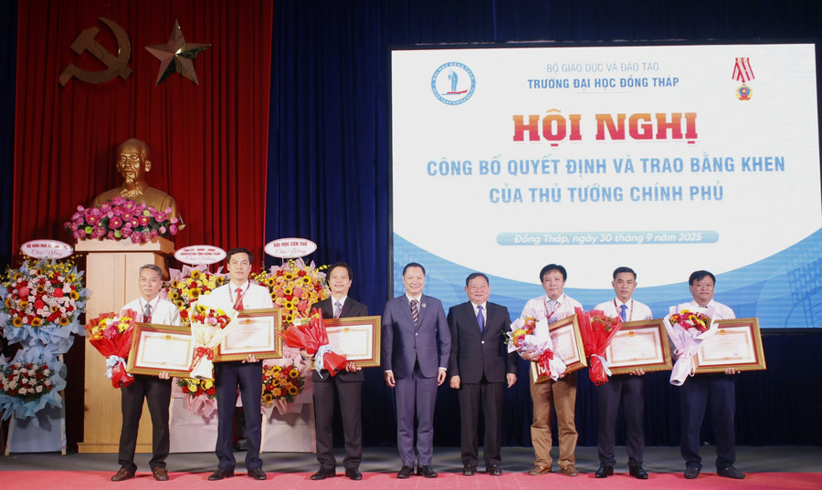 7 cá nhân của Trường Đại học Đồng Tháp vinh dự nhận Bằng khen của Thủ tướng Chính phủ. anh-5.jpg