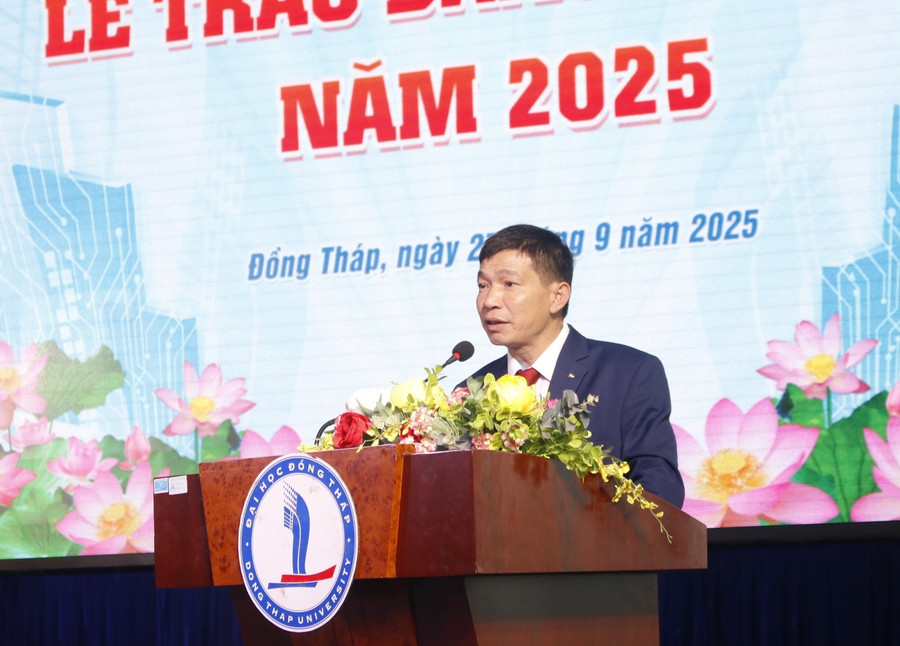 PGS.TS Hồ Sỹ Thắng, Phó Hiệu trưởng Trường Đại học Đồng Tháp phát biểu tại buổi lễ. anh-3.jpg