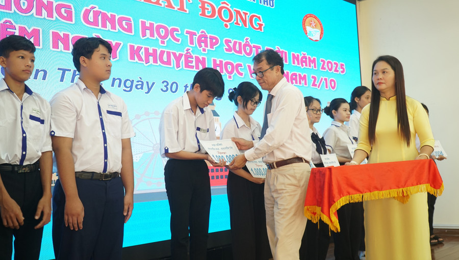 Thời gian qua, TP Cần Thơ đẩy mạnh thực hiện phong trào thi đua “Cả nước thi đua xây dựng xã hội học tập, đẩy mạnh học tập suốt đời”.