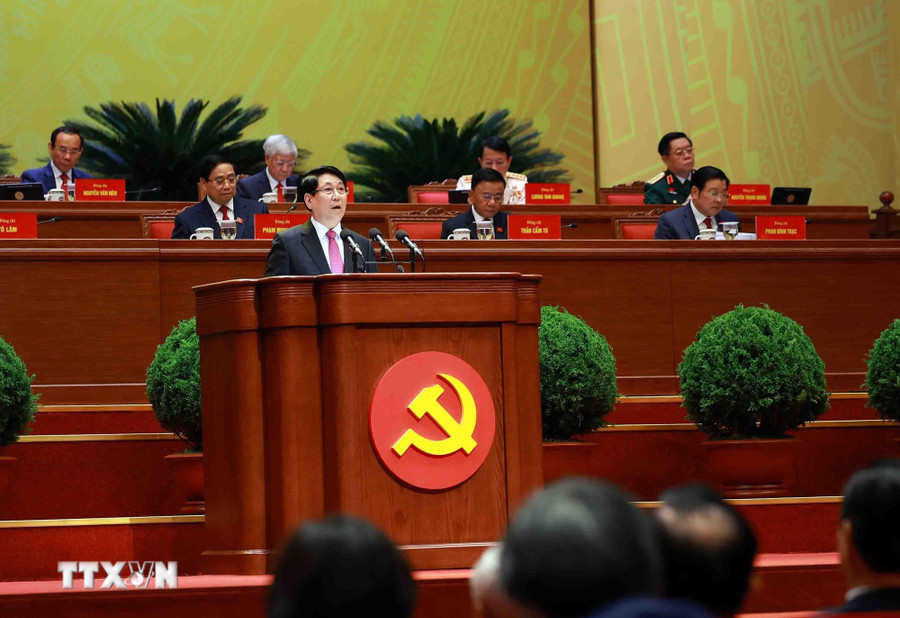 Đồng chí Lương Cường, Ủy viên Bộ Chính trị, Chủ tịch nước trình bày Diễn văn khai mạc Đại hội. Ảnh: TTXVN