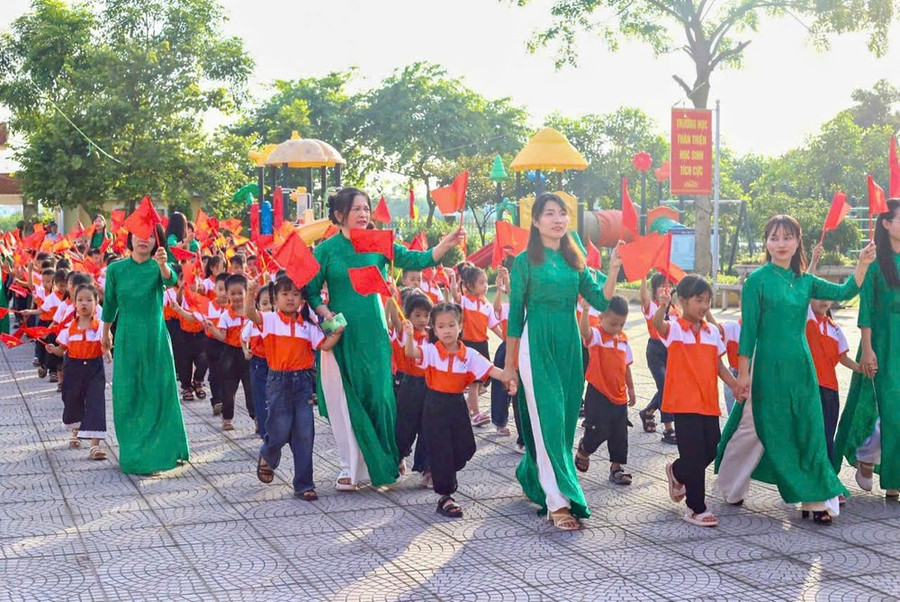 Trường Tiểu học Hương Sơn chào đón 163 học sinh lớp 1 trong năm học mới 2025 - 2026.