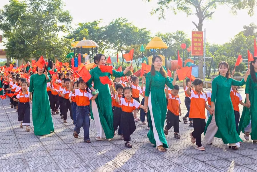 Trường Tiểu học Hương Sơn chào đón 163 học sinh lớp 1 trong năm học mới 2025 - 2026.