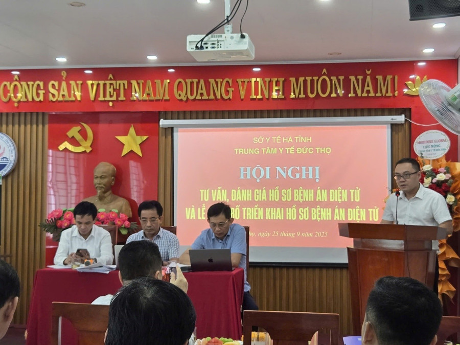 TS Phạm Ngọc Đức, Giám đốc Đề án 06 (Mobifone Global) phát biểu tại hội nghị.