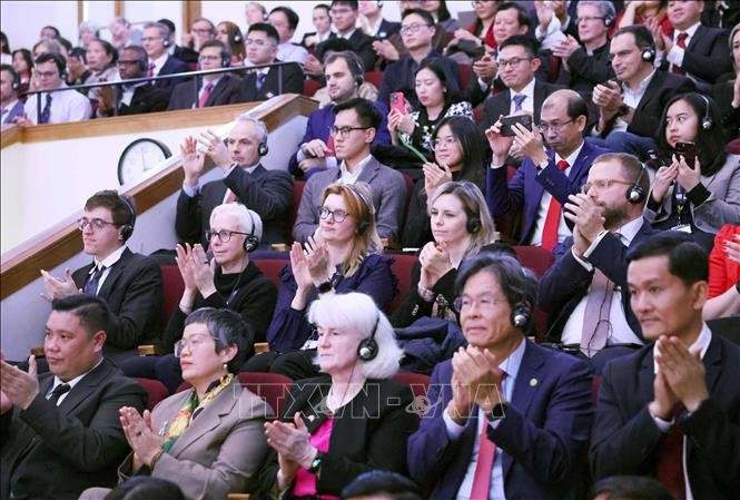 Các đại biểu tham dự tại cuộc phát biểu chính sách tại Đại học Oxford. Ảnh: Thống Nhất/TTXVN to-lam-o-anh-2.jpg