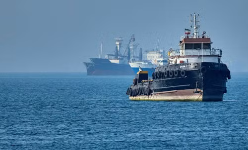 Nguy cơ ‘bão tố’ rình rập eo biển Hormuz