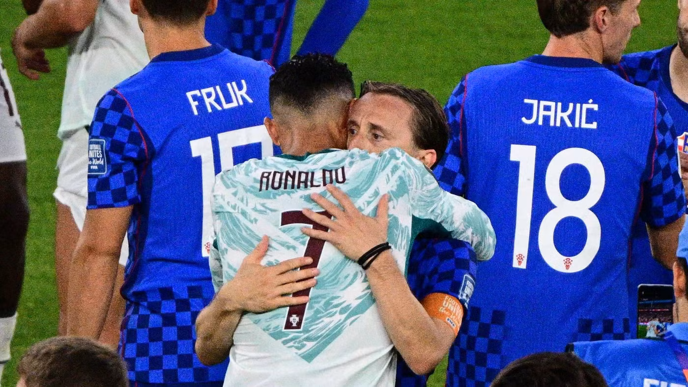 Ronaldo nói gì với Modric sau trận Bồ Đào Nha hạ Croatia?