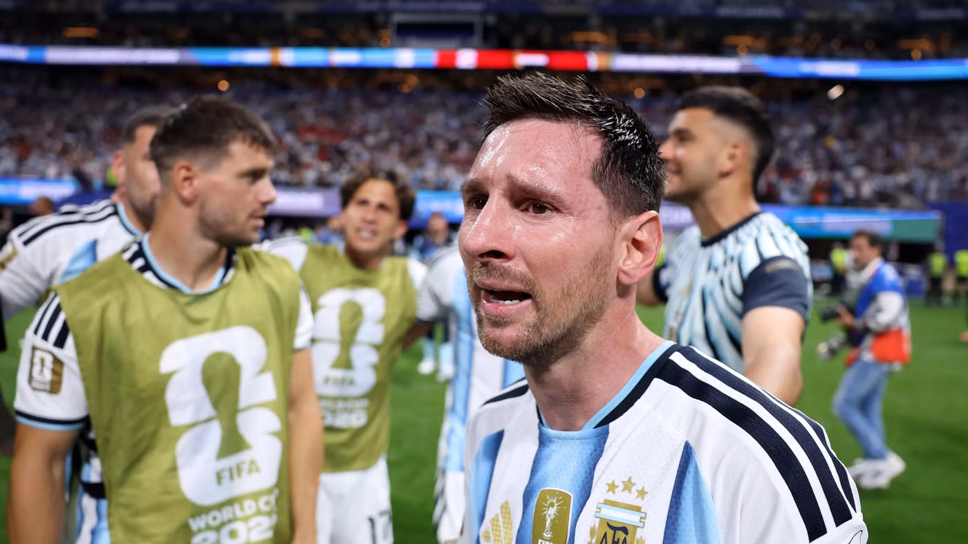 Messi tiết lộ lý do bật khóc sau trận thắng Ai Cập