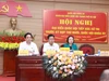 Thứ trưởng Bộ GD&ĐT Lê Quân (giữa) đồng chủ trì buổi tiếp xúc cử tri tại trụ sở UBND xã Suối Hai, Hà Nội. Ảnh: Đình Tuệ. 