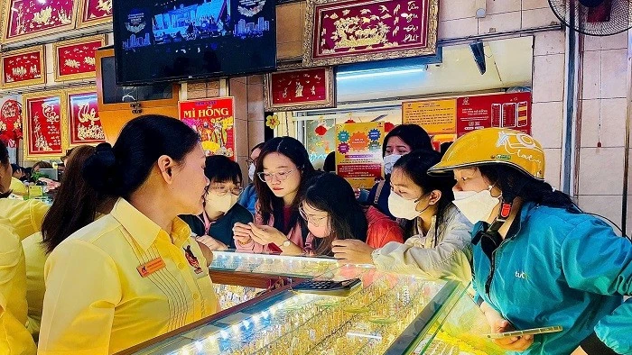 Giá vàng ngày cuối tuần 16/11 tiếp tục giảm 2 triệu 200 ngàn đồng/lượng