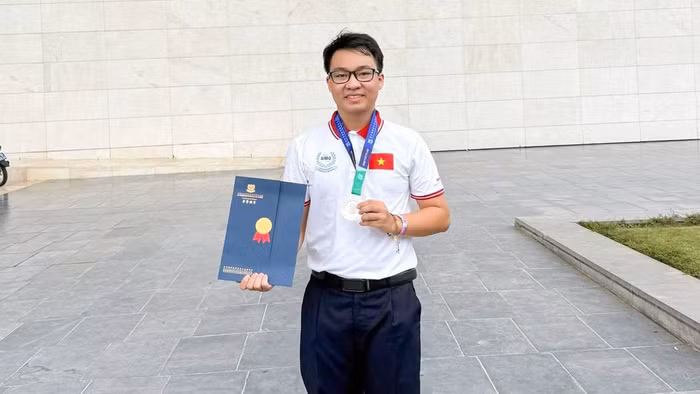 Hành trình chinh phục Huy chương Bạc Toán học quốc tế của nam sinh Cao Bằng
