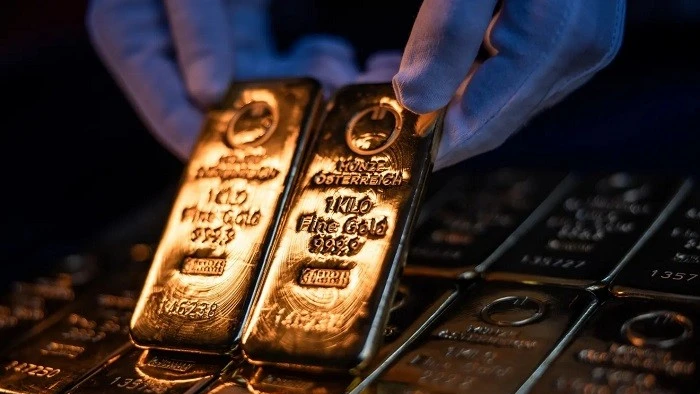 Giá vàng cuối tuần 11/1 tăng sát mốc 160 triệu đồng/lượng, thế giới vượt 4500 USD