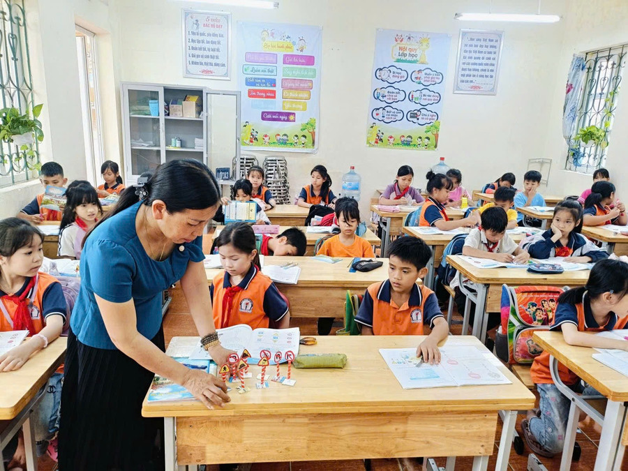 Một tiết học công nghệ của học sinh TH Cẩm Lĩnh. Ảnh: TH Cẩm Lĩnh