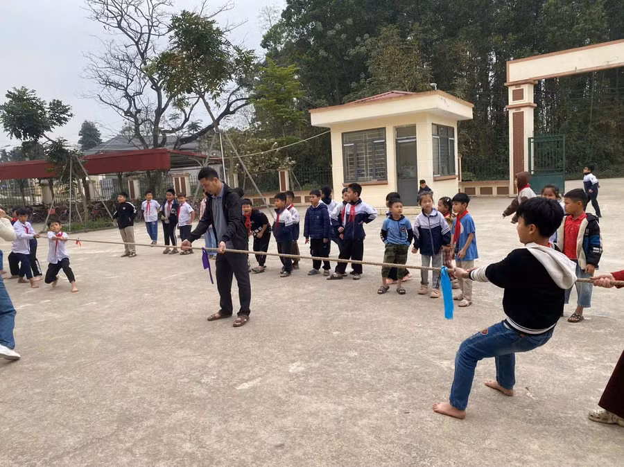 Hoạt động thể chất của học sinh Trường Tiểu học Cẩm Lĩnh. Ảnh: TH Cẩm Lĩnh