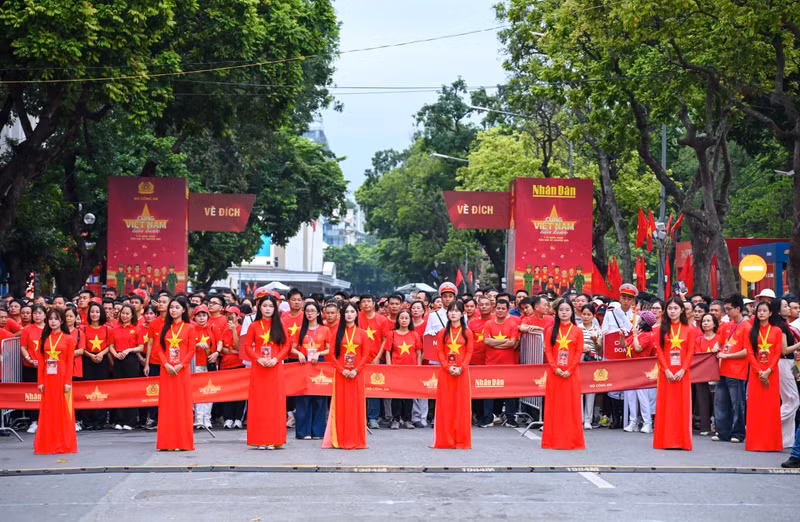 Theo số liệu thống kê của Ban tổ chức, tính đến thời điểm kết thúc Lễ phát động, đã có 1.112.336 người trực tiếp tham gia đi bộ hưởng ứng tại 34 tỉnh, thành phố trên toàn quốc; 138.248 đăng ký tham gia trực tuyến. dibo-8.jpg