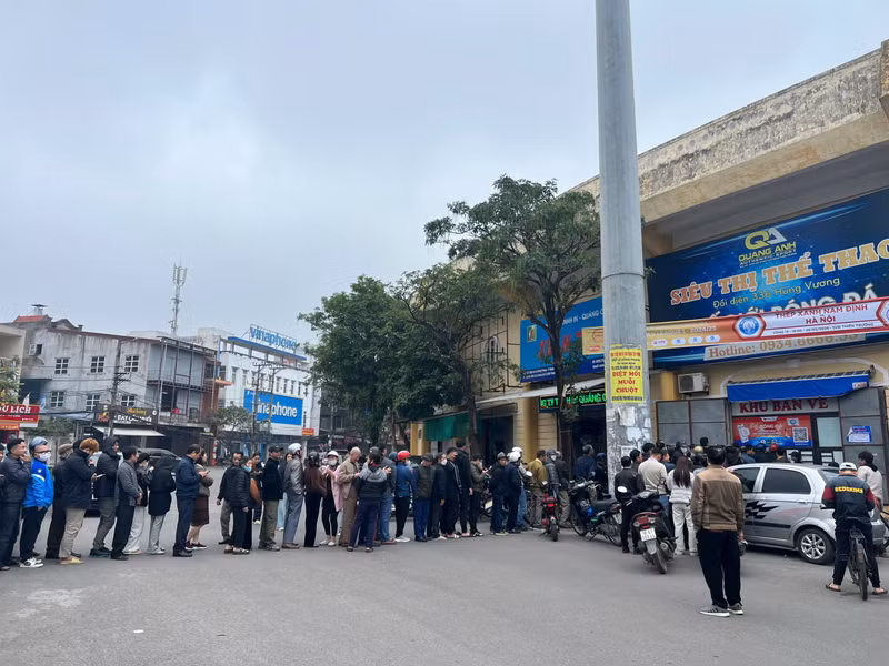 Trang chủ CLB thông tin: "CLB xin trân trọng tặng vé miễn phí cho người hâm mộ, khi đội thi đấu vào lúc 19h ngày 12/2. Vé sẽ được phát tại quầy vé đặt giữa khán đài A và D, từ 9h ngày 12/2...". n2.jpg