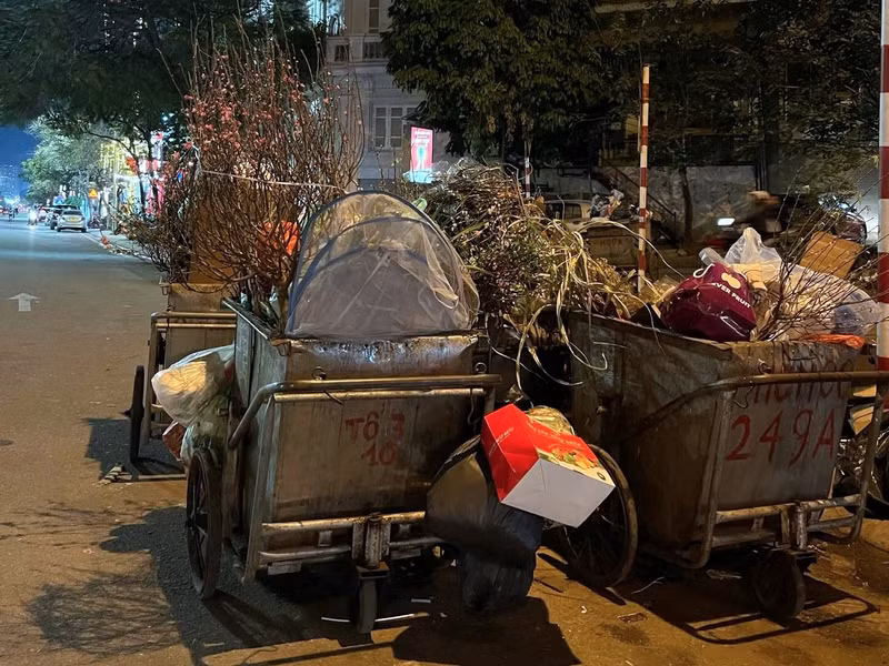 ... hay cả trên vỉa hè. r3.jpg