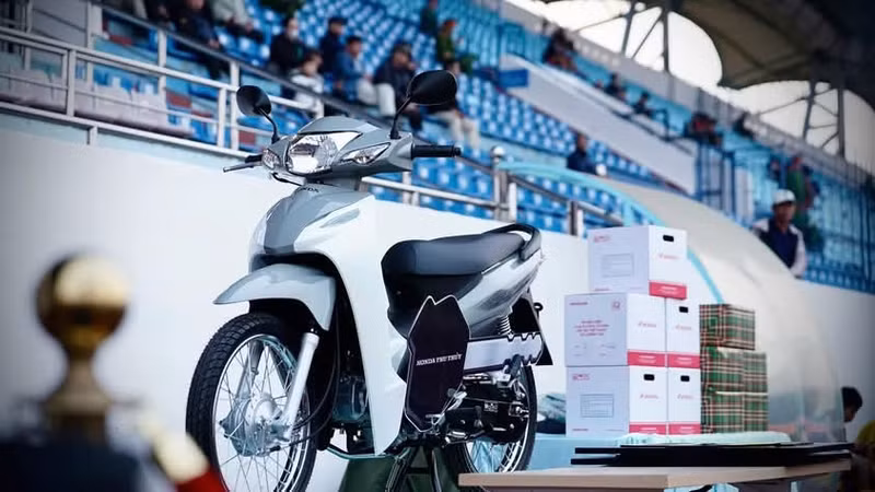 Tại V-League, CLB Thép xanh Nam Định được đánh giá khá chịu chơi khi mỗi trận sân nhà đều mở chương trình quay trúng thưởng xe máy cho các khán giả vào sân Thiên Trường cổ vũ đội nhà. n7.jpg