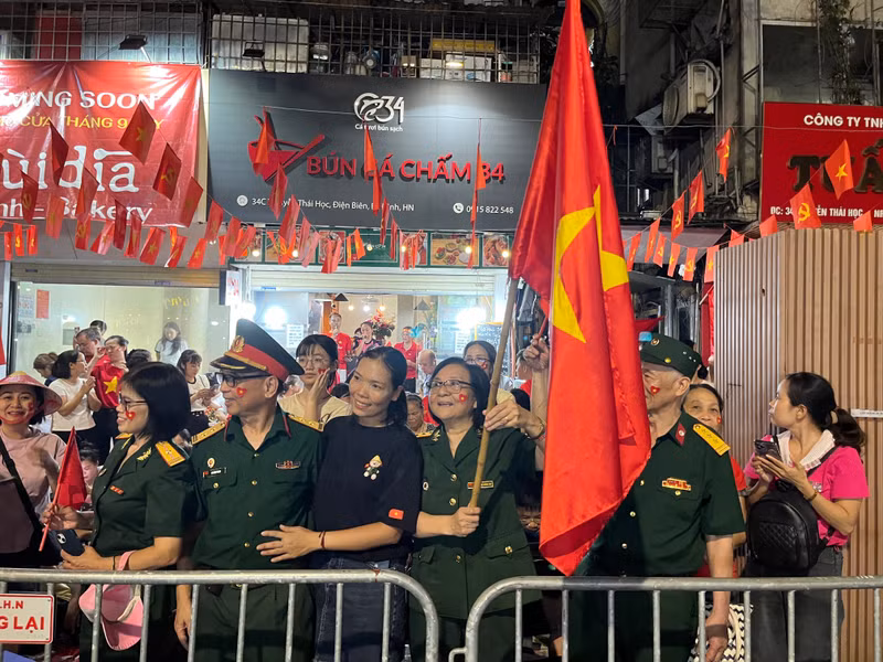 Các ca khúc cách mạng vang lên khắp phố phường Hà Nội. img-0648.jpg