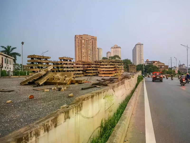 Hiện trạng của cầu vượt cạn Phạm Tu - Phan Trọng Tuệ - Phúc La nối vào đường vành đai 3. t9.jpg