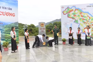 Tiết học biên cương được Đồn Biên phòng cửa khẩu Tén Tằn tổ chức cho học sinh.