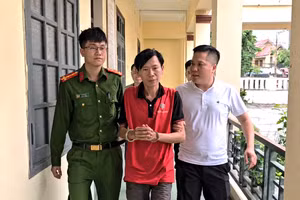 Bắt giữ Huỳnh Ngọc Hiền. 