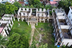 Công trình xây dang dở rồi "đắp chiếu".