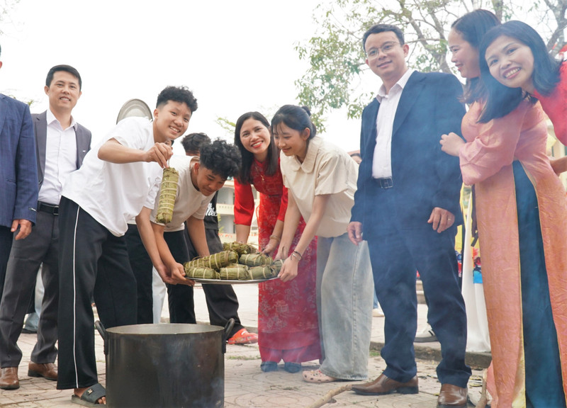 Tết thân thương đến với học trò vùng khó khăn Nghệ An