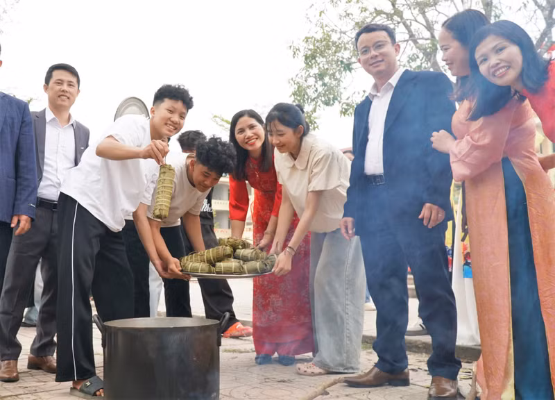 Tết thân thương đến với học trò vùng khó khăn Nghệ An