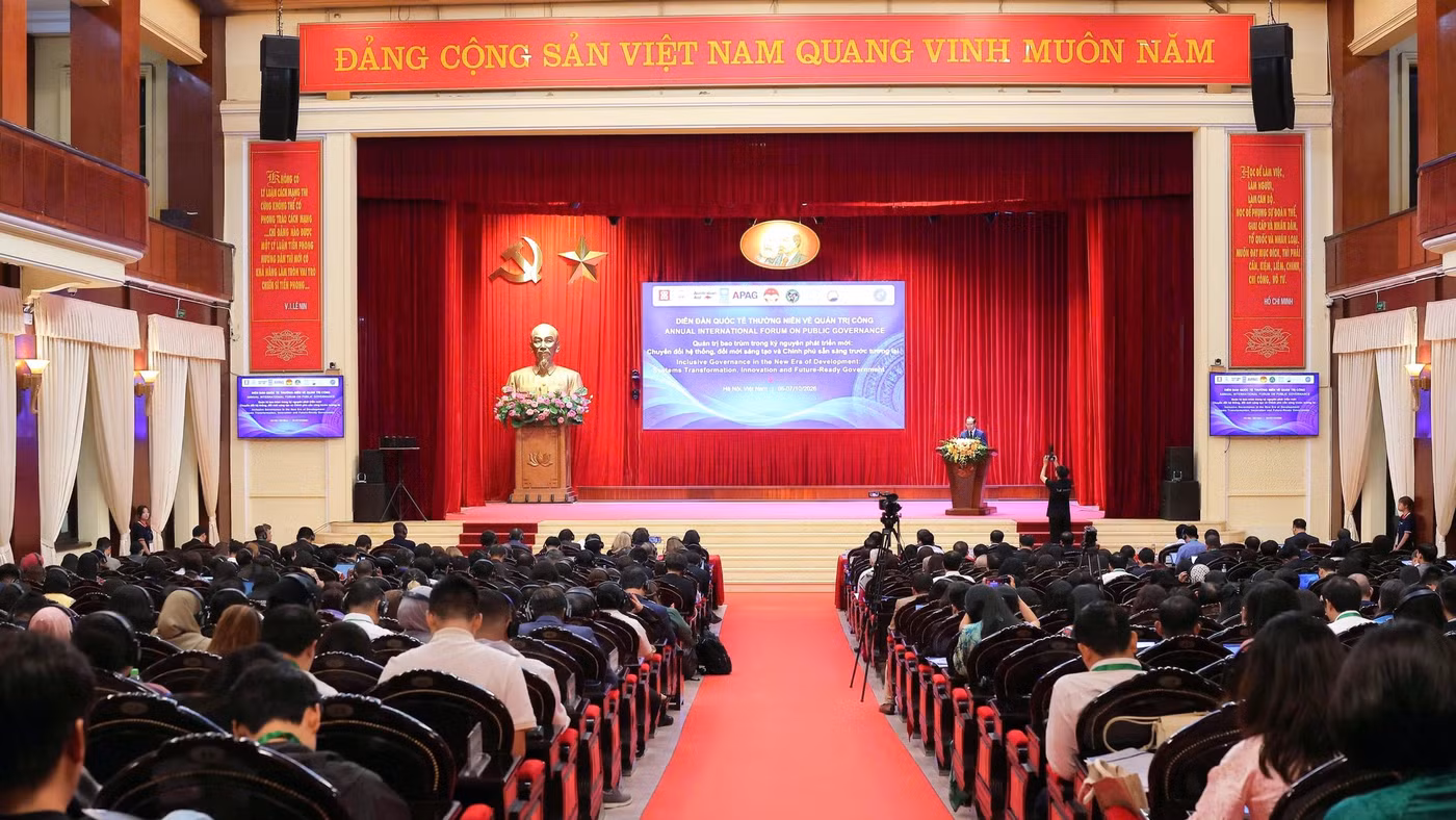 Toàn cảnh diễn đàn.