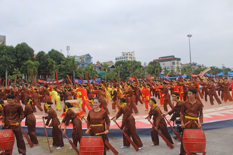 Sau hơn 10 năm chờ đợi, chàng trai Lê Xuân Mạnh - Trường THPT Hàm Rồng mới lại mang cầu truyền hình trực tiếp Olympia về với xứ Thanh. Ảnh: LT. Sức nóng từ điểm cầu Thanh Hóa ‘tiếp lửa’ cho Lê Xuân Mạnh