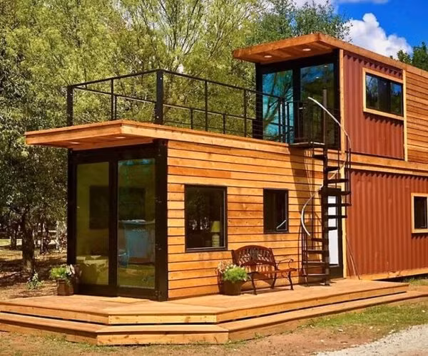 Để tạo nên sự độc đáo và ấn tượng cho kiến trúc nhà ở, nhiều người kết hợp sử dụng thùng container và gỗ để xây dựng nhà container. Mê mẩn những mẫu nhà container vừa đẹp vừa tiết kiệm chi phí