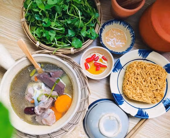 Vợ đảm khoe mâm cơm hấp dẫn khiến chồng đi đâu cũng muốn về nhà