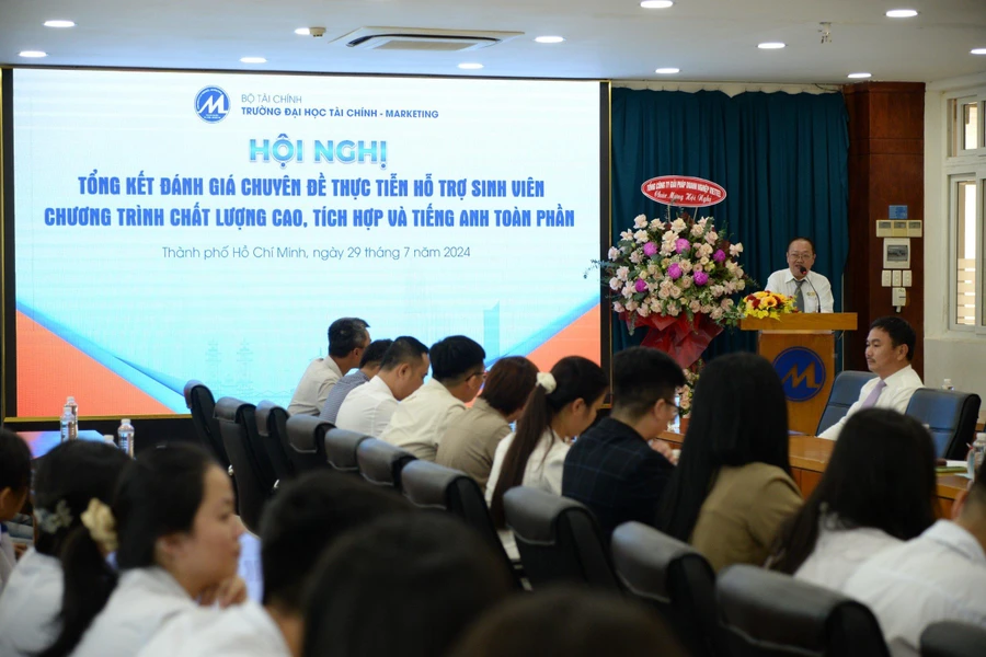 TS Phạm Quốc Việt, Phó Hiệu trưởng Trường Đại học Tài chính - Marketing phát biểu tại hội nghị. (Ảnh: NTCC)