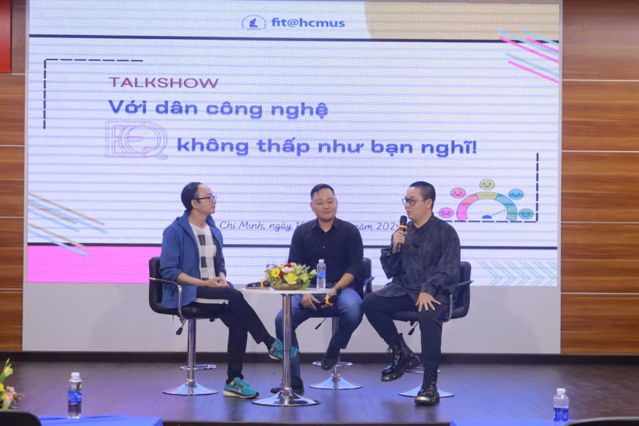 Các diễn giả chia sẻ tại talkshow. (Ảnh: BTC).