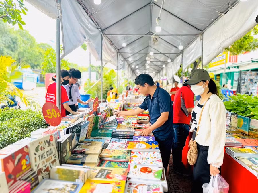 Một gian hàng tại Đường sách TP Thủ Đức. (Ảnh: ĐS TP Thủ Đức).