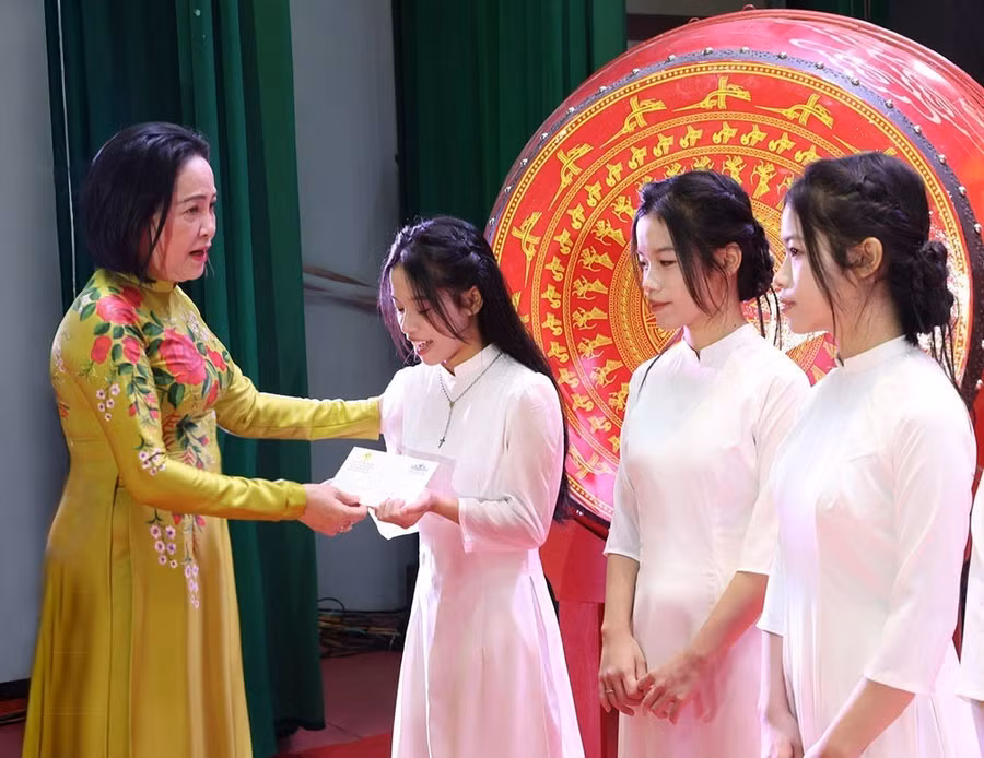 dong-chi-pho-chu-tich-quoc-hoi-nguyen-thi-thanh-va-dong-chi-9ab1-1.jpg
