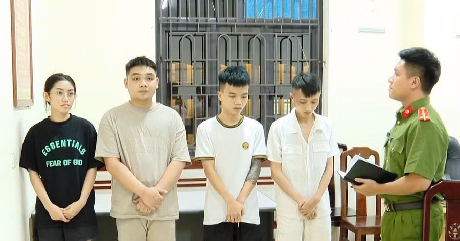 Các đối tượng tại cơ quan công an. Ảnh: Công an cung cấp. 