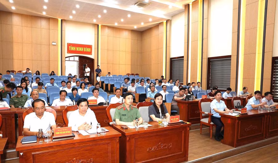 Các đại biểu tham dự hội nghị.