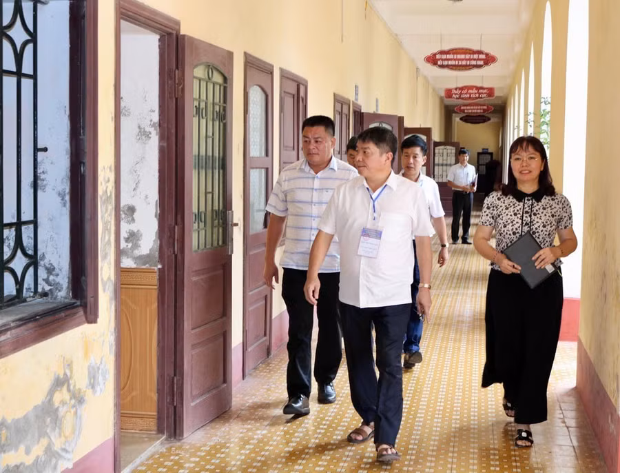 Đoàn kiểm tra điều kiện cơ sở vật chất chuẩn bị cho Kỳ thi tốt nghiệp THPT năm 2026.