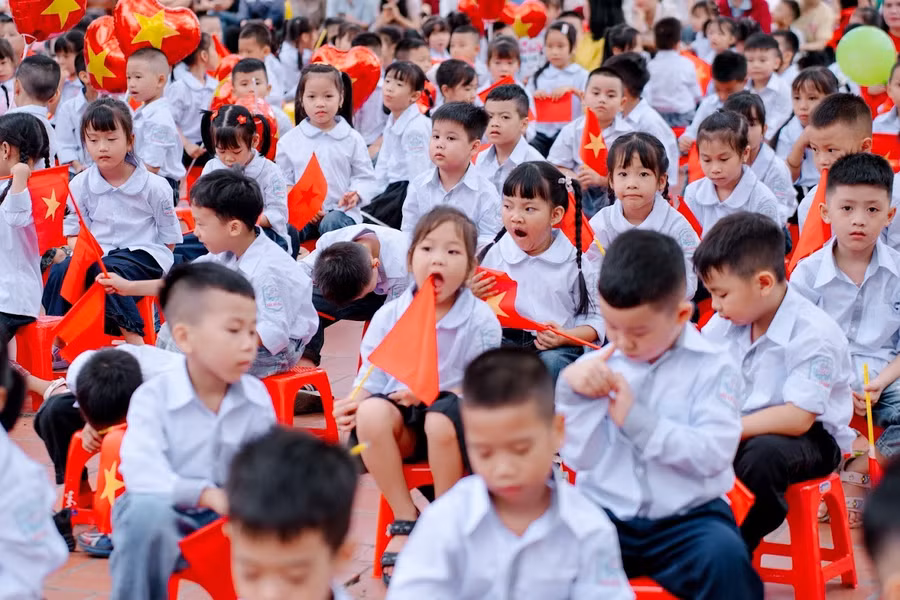 Học sinh Trường Tiểu học Vũ Dương trong ngày khai giảng năm học 2026 - 2027. 