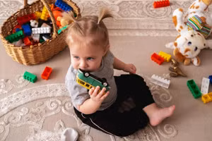 Các nhà nghiên cứu tìm thấy 96 hóa chất ở trẻ mới biết đi—nhiều loại không được kiểm soát, tất cả đều được hấp thụ qua cuộc sống hàng ngày. 