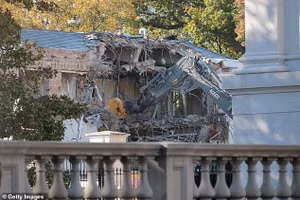 Ông Trump phá cánh Đông Nhà Trắng để xây phòng khiêu vũ 250 triệu USD